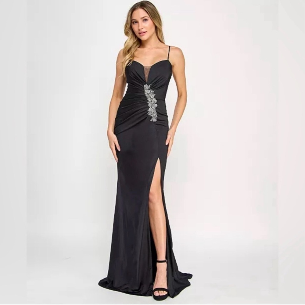 Black Gown with Crystals by Seni & Cade size juniors 1/2 NWT